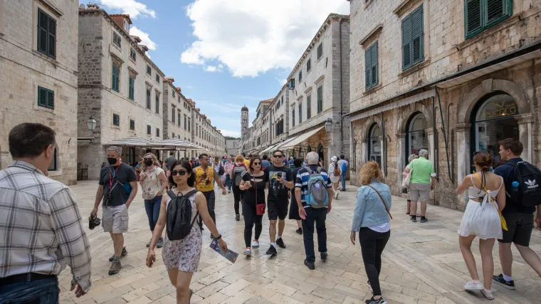 U Hrvatskoj boravi 180.000 turista, a svaki treći je odabrao Istru, a rezultat od rekordne 2019. godine