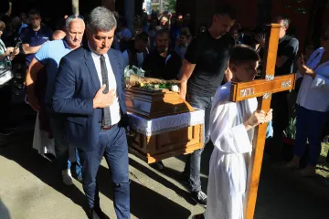 Sahranjen je Matej Periš. Ispratila ga obitelj i bliski prijatelji: Večeras organizran oproštaj na Rivi