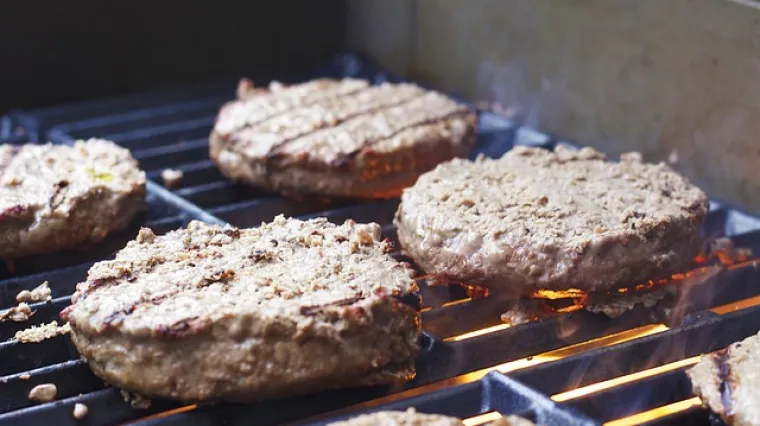 Kako pripremiti sočne pljeskavice od mesa?