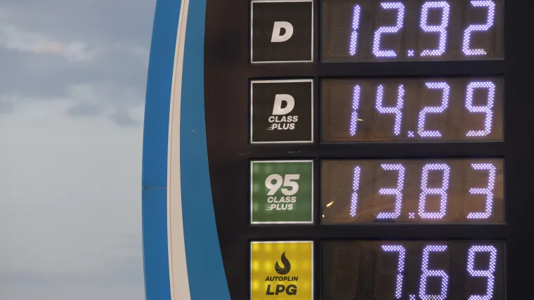 Cijena benzina porasla, a dizel pojeftinio: Pogledajte nove cijene goriva