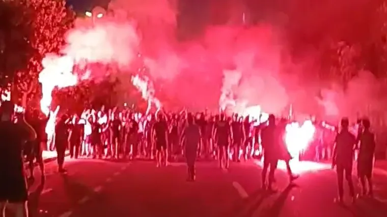 Armada priredila show u Rijeci, palili baklje i dimne bombe u centru grada, bilo je tu svega