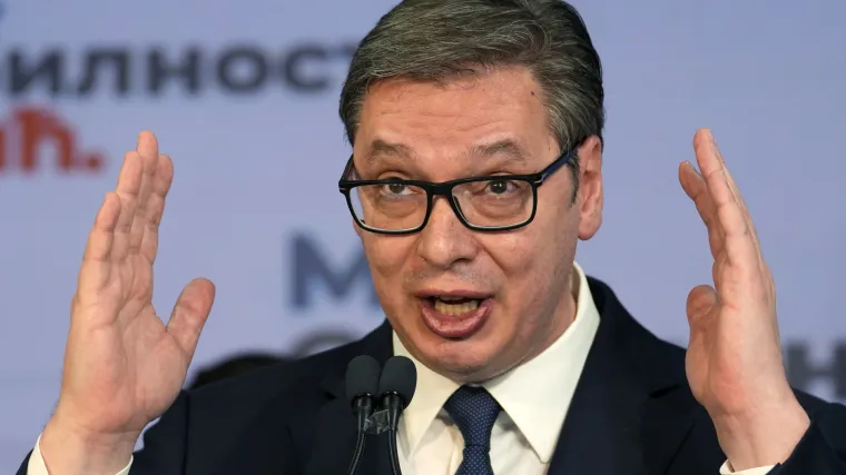 Vučić otkrio: 'Nekad se iskradem svom osiguranju i sam vozim auto po Beogradu...'