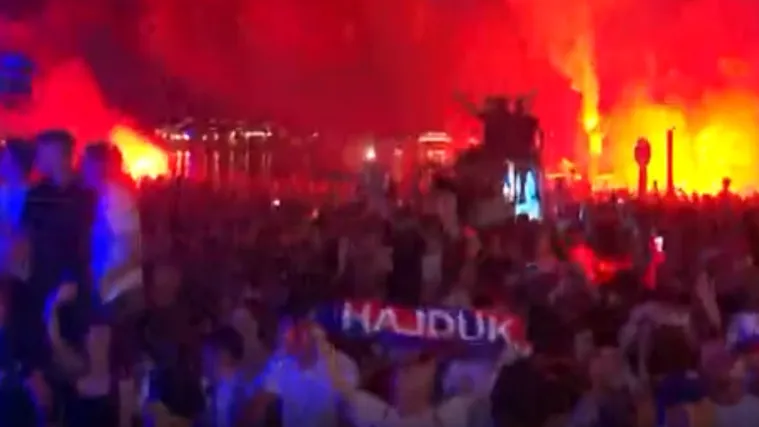Split noćas nije spavao: Krcata Riva dočekala je igrače Hajduka s trofejem Kupa
