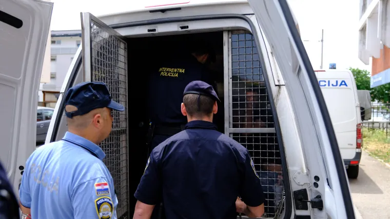 Dio Torcida&scaron;a premje&scaron;ten iz Remetinca. Zbog prenapučenosti poslani u Bjelovar i Gospić