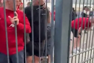 Brat Matipa i njegova trudna supruga bili su prisiljeni bježati na sigurno nakon što su organi reda upotrebljavali suzavce