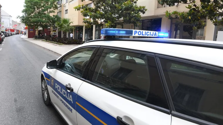 U Zadru izboden mu&scaron;karac: Dovukao se do kafića ostavljajući krvavi trag