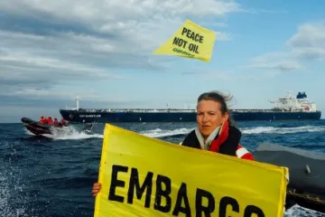 FOTO Ne krvavoj nafti! Greenpeace prosvjedovao u Jadranskom moru za uvođenje embarga na rusku naftu