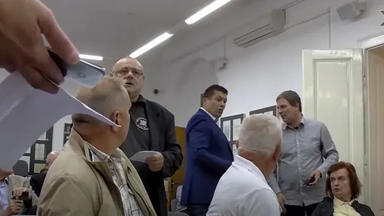 Pokušali održati tribinu o ubijenim Srbima nakon Oluje. Prekidali ih verbalnim ispadima iz publike
