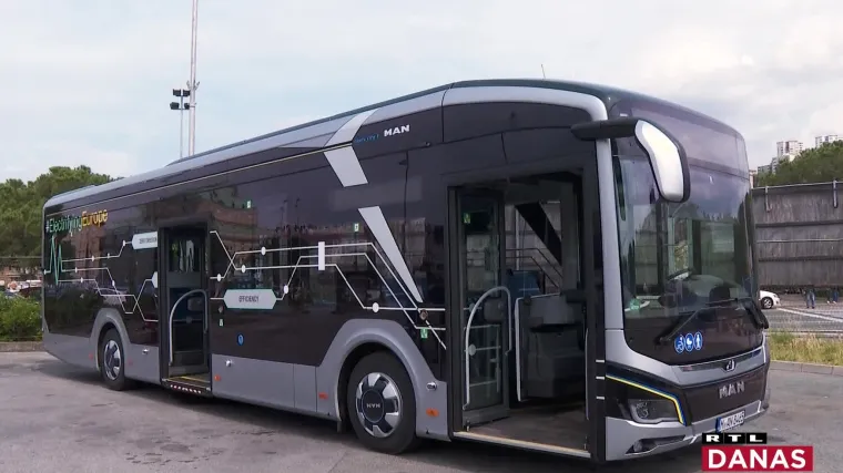 Rijeka dobila autobus na struju. 'U realnim uvjetima vožnje mogao bi proći između 300 do 350 kilometara'