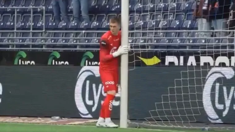 VIDEO Pojavila se snimka kako vratar u prvoj ligi smanjuje svoj gol! Doveo u pitanje regularnost prvenstva