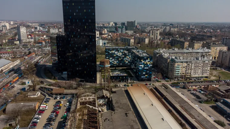 VIDEO U Zagrebu se uru&scaron;io krov biv&scaron;e tvornice Gredelj: Službe su na terenu