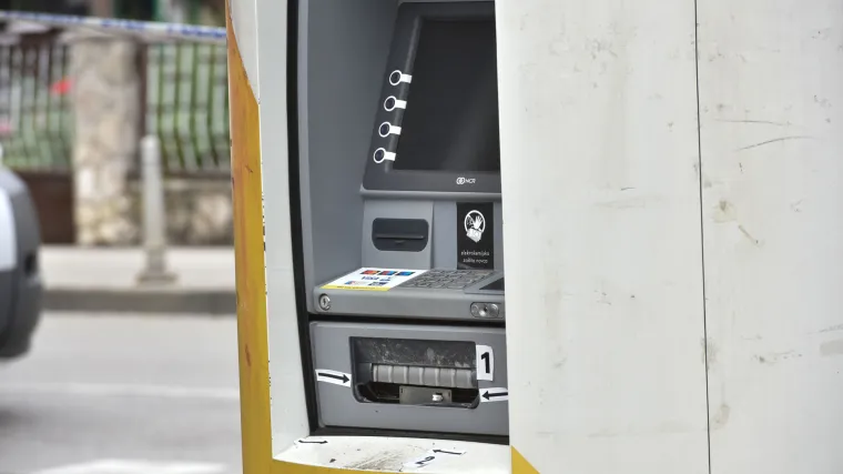 Raznesena jo&scaron; dva bankomata u Zagrebu: Eksplozivom poku&scaron;ali doći do novca