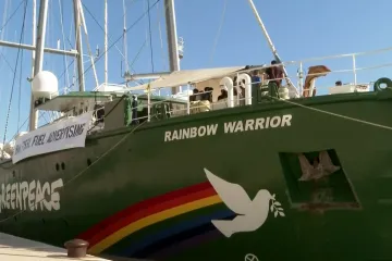 Greenpeaceov brod pristao je u Šibenik: Plovi uglavnom na jedra, a sa sobom nosi važnu poruku
