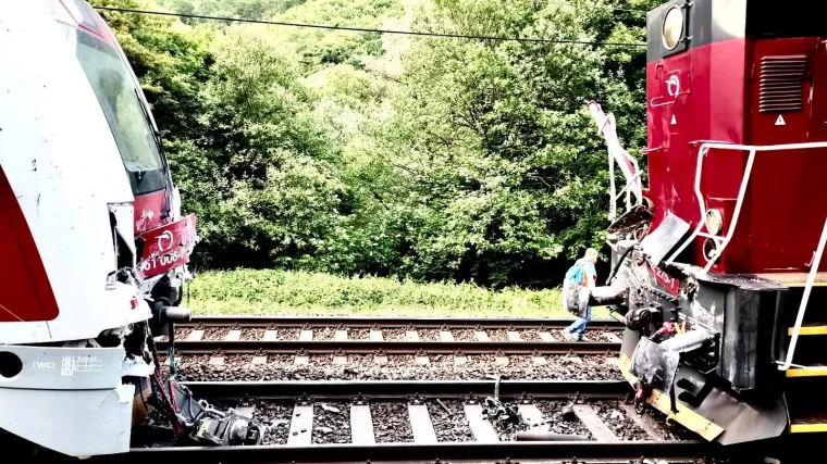 U sudaru vlaka u kvaru i lokomotive koja mu je pristigla u pomoć ozlijeđeno 74 osoba