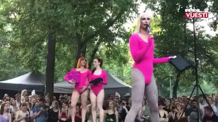 House of Flamingo stigli s poklonima - vibratorima i kondomima