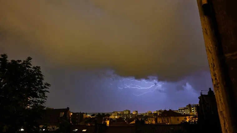 Oluja s tučom poharala Francusku: Jedna osoba poginula, 15 ozlijeđeno - dječak u kritičnom stanju