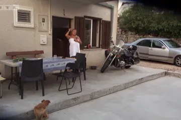 Kata ušla u sobu u pogrešnom trenutku: 'Našla sam Branku golu na Ivi...'