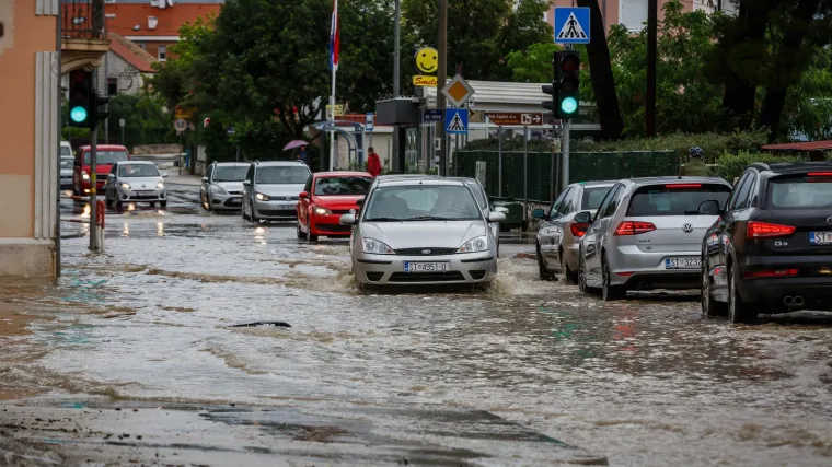 Zbog bujičnih poplava i tuče izdana upozorenja Meteoalarma. Opasnost moguća i idućih dana