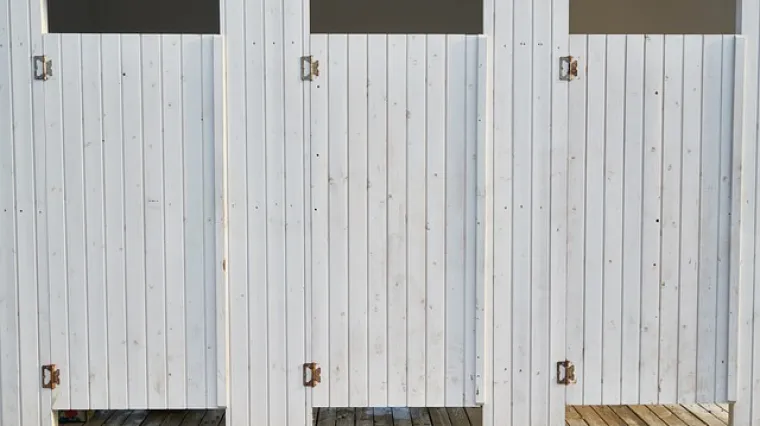 Kako očistiti bijela drvena vrata?