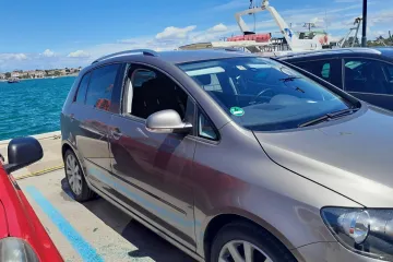 Vatrogasci u Umagu izvukli bebu iz auta: 'Pitali smo se gdje su roditelji. Pojavili su se s kolicima u kojima je bio pas'