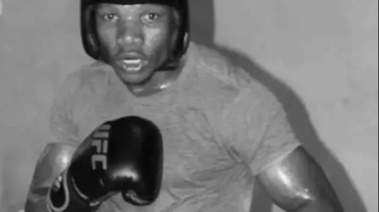 Preminuo Simiso Buthelezi, mladi boksač koji je jezivo teturao u ringu i zamahivao u prazan prostor
