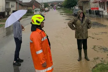 Olujno nevrijeme pogodilo istok Hrvatske, jak vjetar rušio stabla u Zagrebu