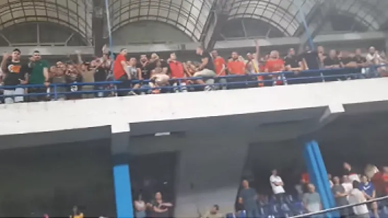 VIDEO Navijači Crne Gore na utakmici s BIH skandirali 'Burek sa sirom' i provocirali navijače BIH