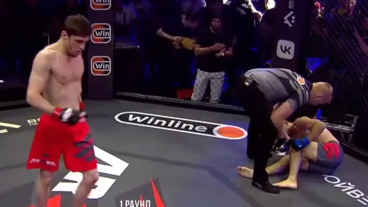 VIDEO Kakva bizarna pogre&scaron;ka: Pogledajte kako je MMA borac sam sebi izvukao polugu