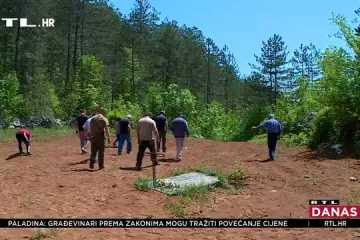 Sjećate li se razbacanih kostiju nakon premještanja groblja? Novi skandal, strpali su ih potom u štagalj!