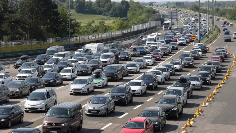 Velika gužva na cesti, HAK izdao upozorenje za sve vozače