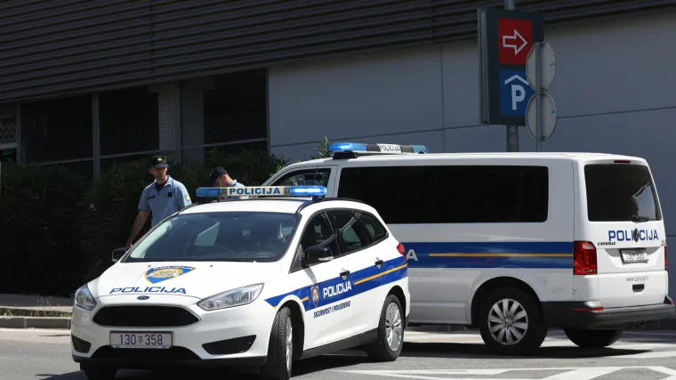 U Splitu se sudarili automobil i motor, vozači teško ozlijeđeni: Policija traži svjedoke nesreće