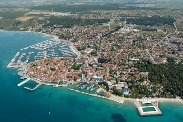 Policija objavila detalja utapanja dječaka u Biogradu: Plivao je s prijateljima, a onda se vratio prema obali