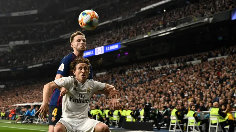 Engleski milijuna&scaron; pitao tko je bolji, Modrić ili Rakitić, izvukao statistiku i razbjesnio navijače: 'Pa je li ovo moguće...?'