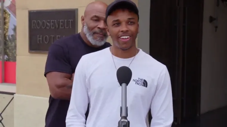 Tračao Tysona, a nije bio svjestan da Čelični Mike cijelo vrijeme stoji kraj njega i sve slu&scaron;a: Kad se okrenuo nastao je &scaron;ok