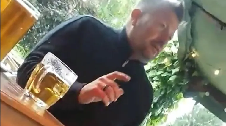 Nesvakida&scaron;nji potez &scaron;efa velikana, sjeo na pivo s navijačima i otvorio im du&scaron;u, oni sve tajno snimili i objavili