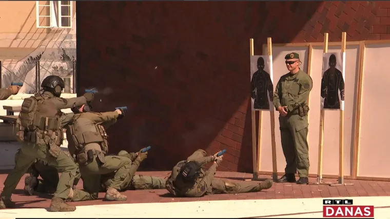 U Osijeku scene kao iz akcijskih filmova: Policija pokazala vratolomije, ali i poseban Schengen bus