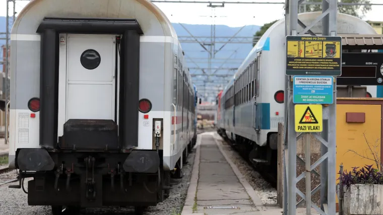 U vlaku kod Vinkovaca na&scaron;li 9 migranata, među njima petero djece. 'Čuli su plač i zapomaganje'