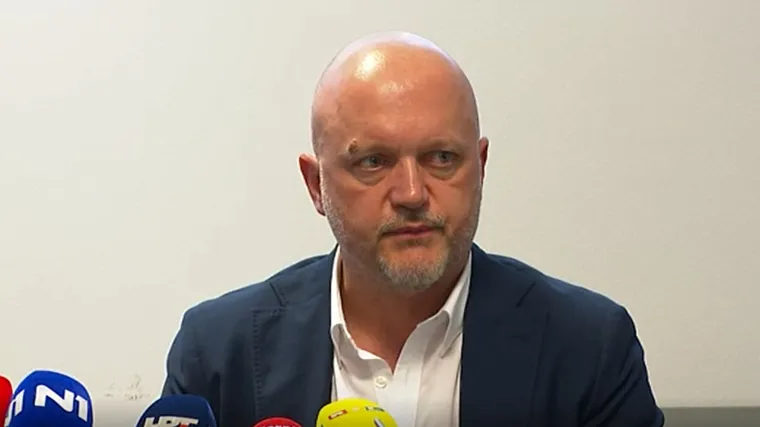 Croatia Airlines o oštećenom avionu: 'Očito je bio posrijedi oštar predmet. Tražimo izvješća aerodroma'