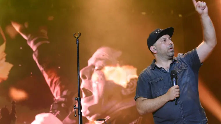 Parni Valjak održao fantastičan koncert u spomen pokojnom Akiju Rahimovskom u prepunoj pulskoj Areni