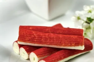 Kako pripremiti surimi salatu sa tjesteninom?