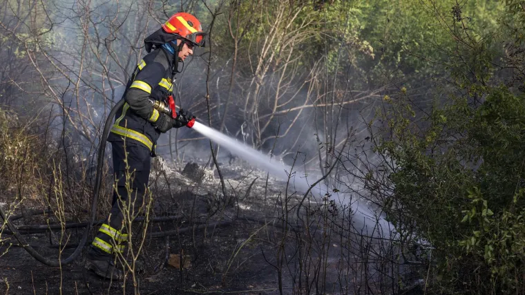 Izgorjelo 20 hektara žita i niskog raslinja te jedna stara kuća