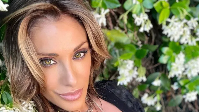 Sjećate se Sabrine? Pjevačica i u 55. godini izaziva divljenje vanserijskom ljepotom i oblinama