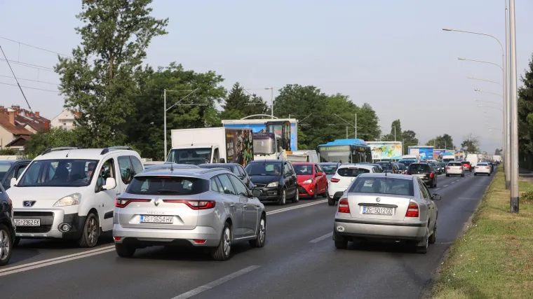 Zagrepčani ne gubite živce: Pogledajte kilometarske kolone sve do Gajnica zbog radova na pothodniku u &Scaron;korpikovoj ulici
