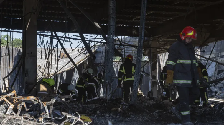 Rusija tvrdi da pogođeni trgovački centar nije bio u funkciji, a  za tijelima se u Kremenčuku jo&scaron; traga