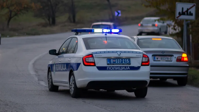 U podrumu kuće pronađen le&scaron; zaliven betonom. Policija ga otkrila nakon &scaron;to je u dvori&scaron;tu na&scaron;la tijelo žene