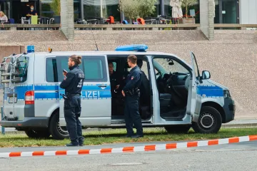 Ispred zgrade njemačkog suda pronađena odsječena ljudska glava, kilometar dalje policija pronašla torzo