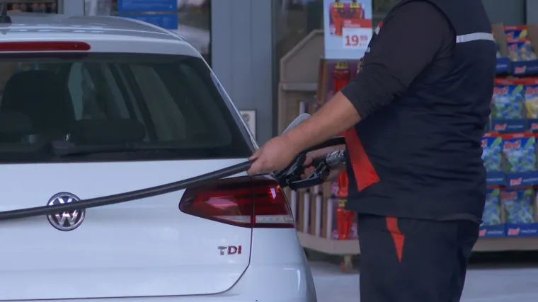 Nafta&scaron;i strepe od utorka i poskupljenja goriva, a Vlada &scaron;uti. 'Volio bih vidjeti da njima gori pod nogama'