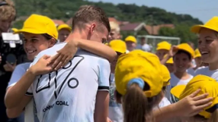 VIDEO Dani Olmo se pojavio u Slavoniji i raspametio djecu: 'Ovo je bilo prekrasno iskustvo'