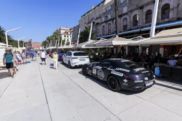 Pogledajte luksuzne jurilice koje su oduševile Splićane: Među njima se našao i jedan 'fićo', a sve kako bi pomogli djeci