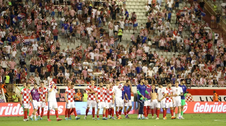 HNS žestoko kažnjen zbog pona&scaron;anja navijača u Osijeku i Splitu: Morat će platiti preko 20 tisuća eura i zatvoriti dio stadiona u sljedećoj utakmici